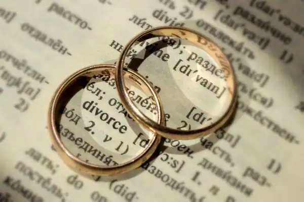 Image of rings removed before divorce mediation Harpenden